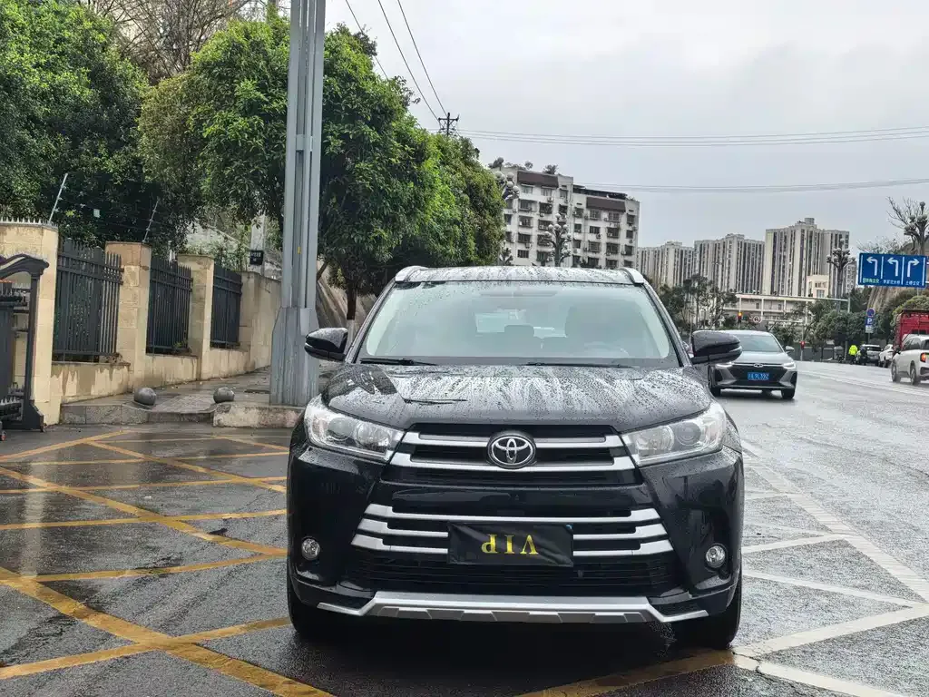 Toyota Highlander — фото 10