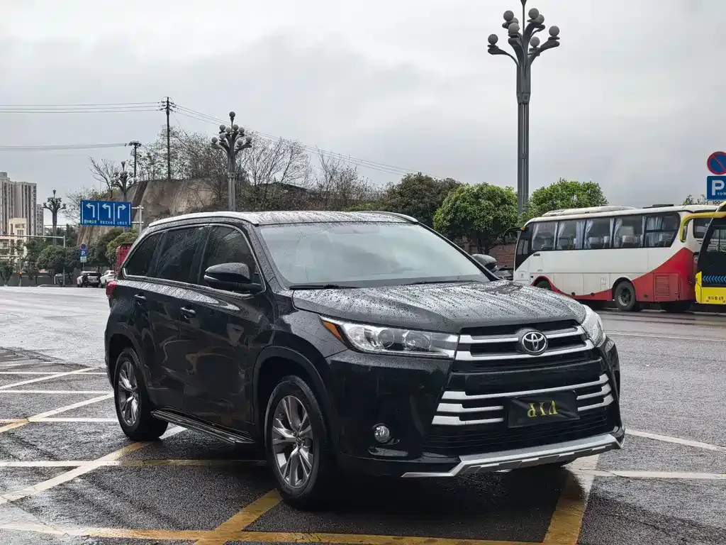 Toyota Highlander — фото 4