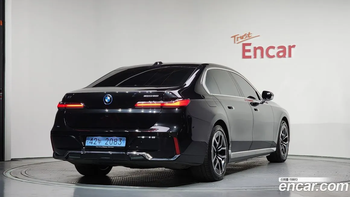 BMW i7 — фото 7