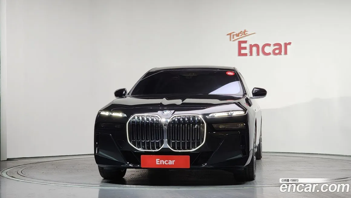 BMW i7 — фото 2