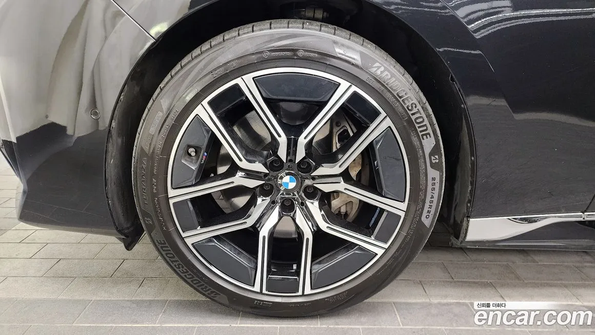 BMW i7 — фото 8