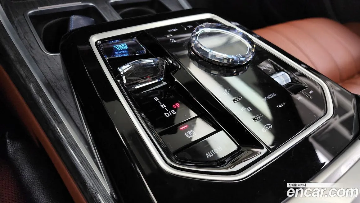 BMW i7 — фото 9