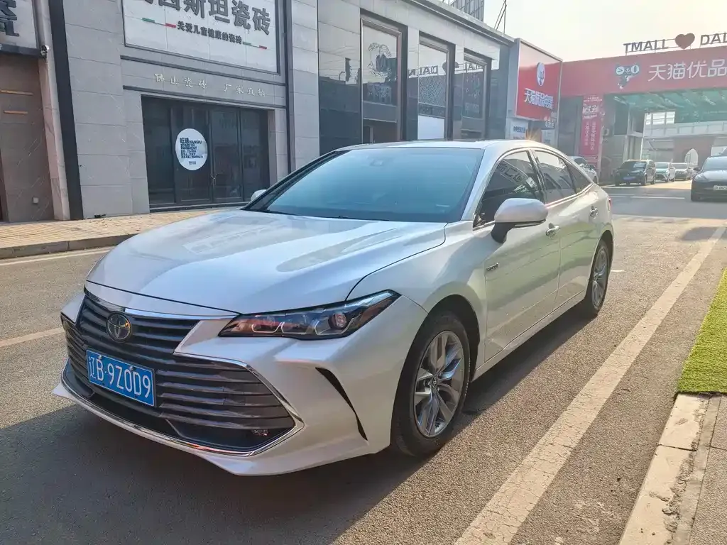 Toyota Avalon — фото 1