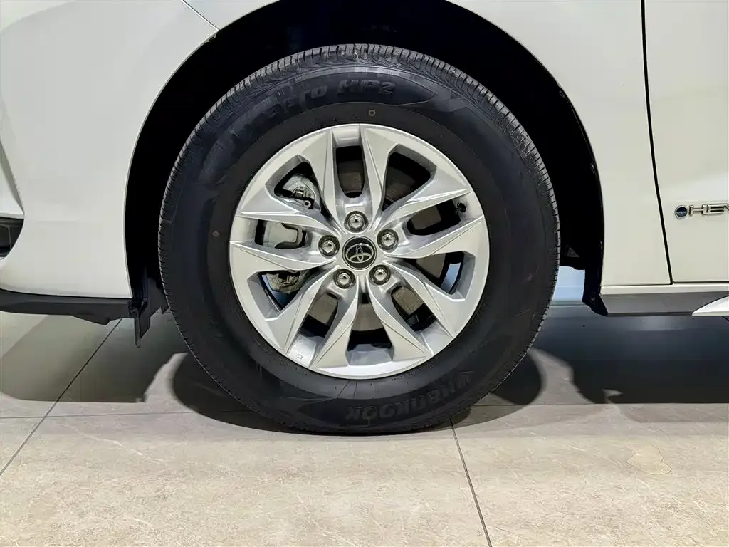 Toyota Granvia — фото 2