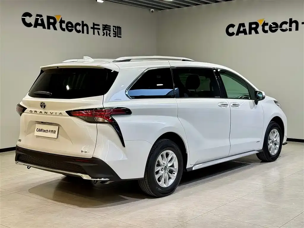 Toyota Granvia — фото 5