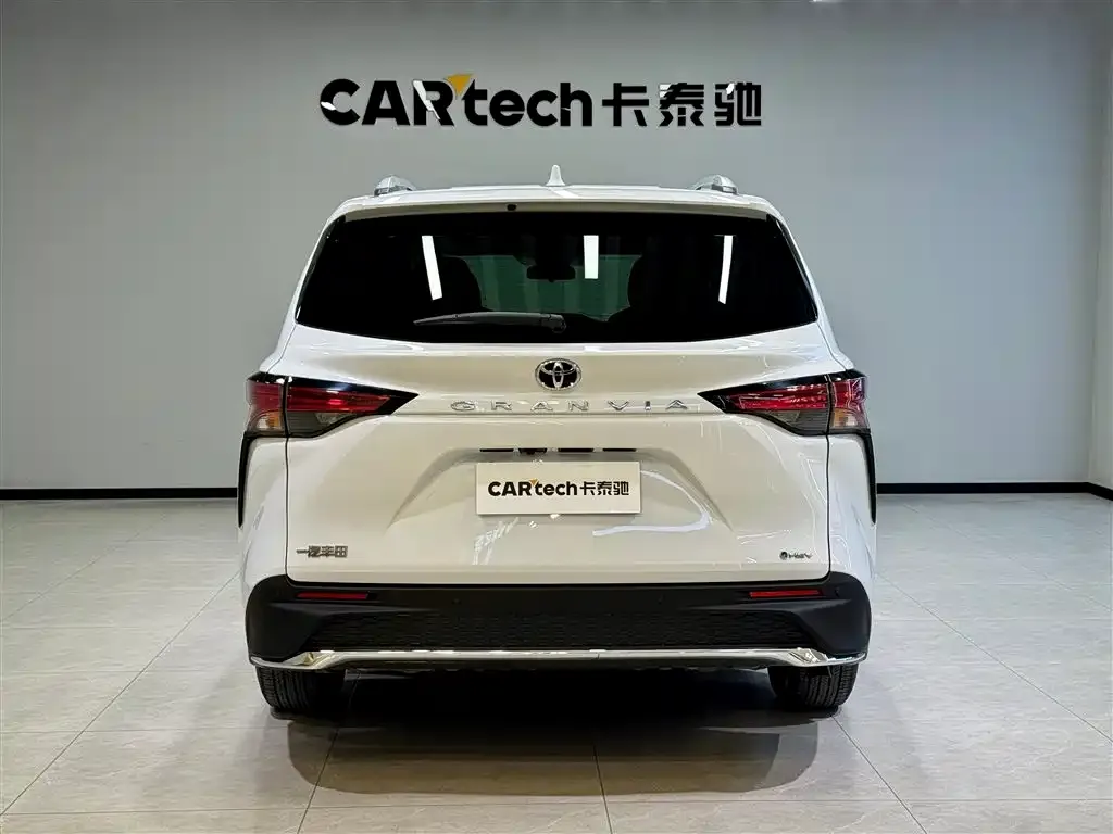 Toyota Granvia — фото 7