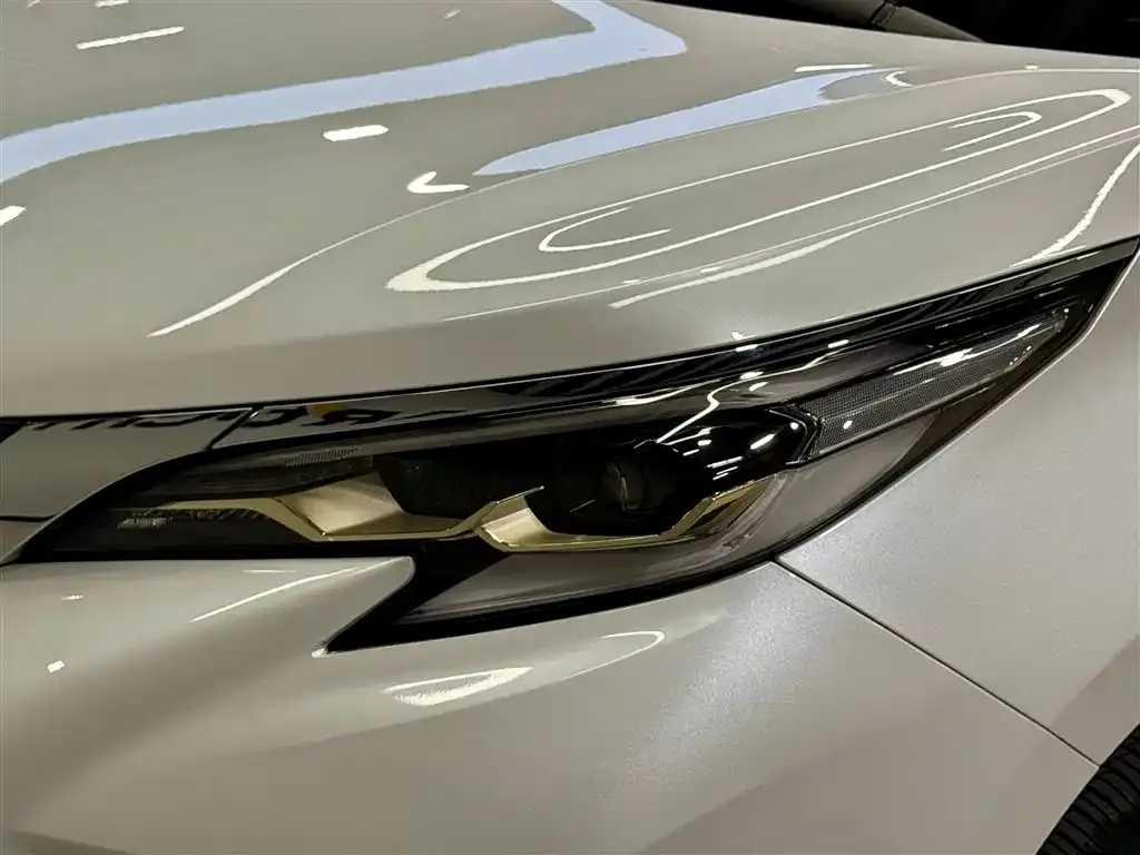 Toyota Granvia — фото 6