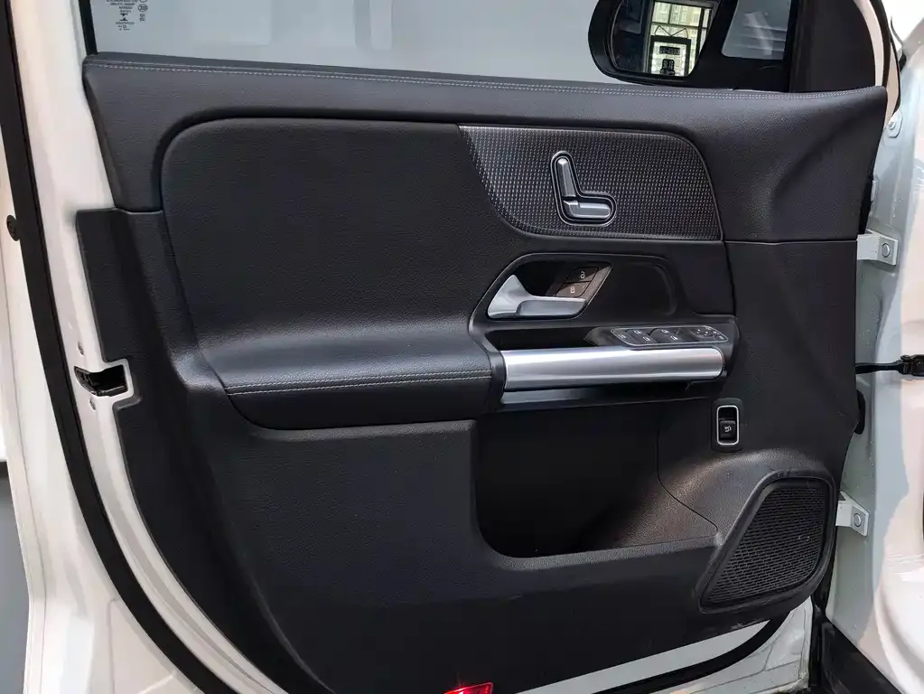 Mercedes-Benz EQA — фото 10