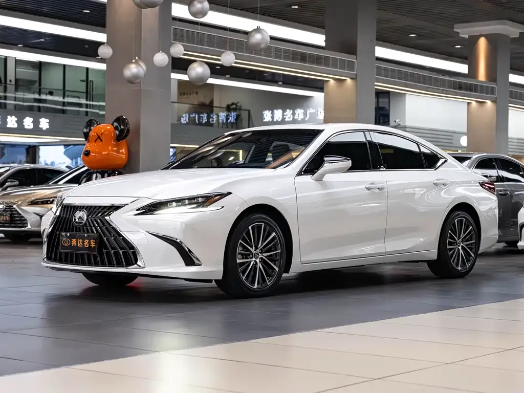 Lexus ES — фото 1