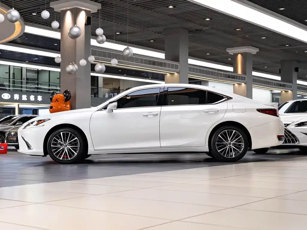 Lexus ES — фото 10