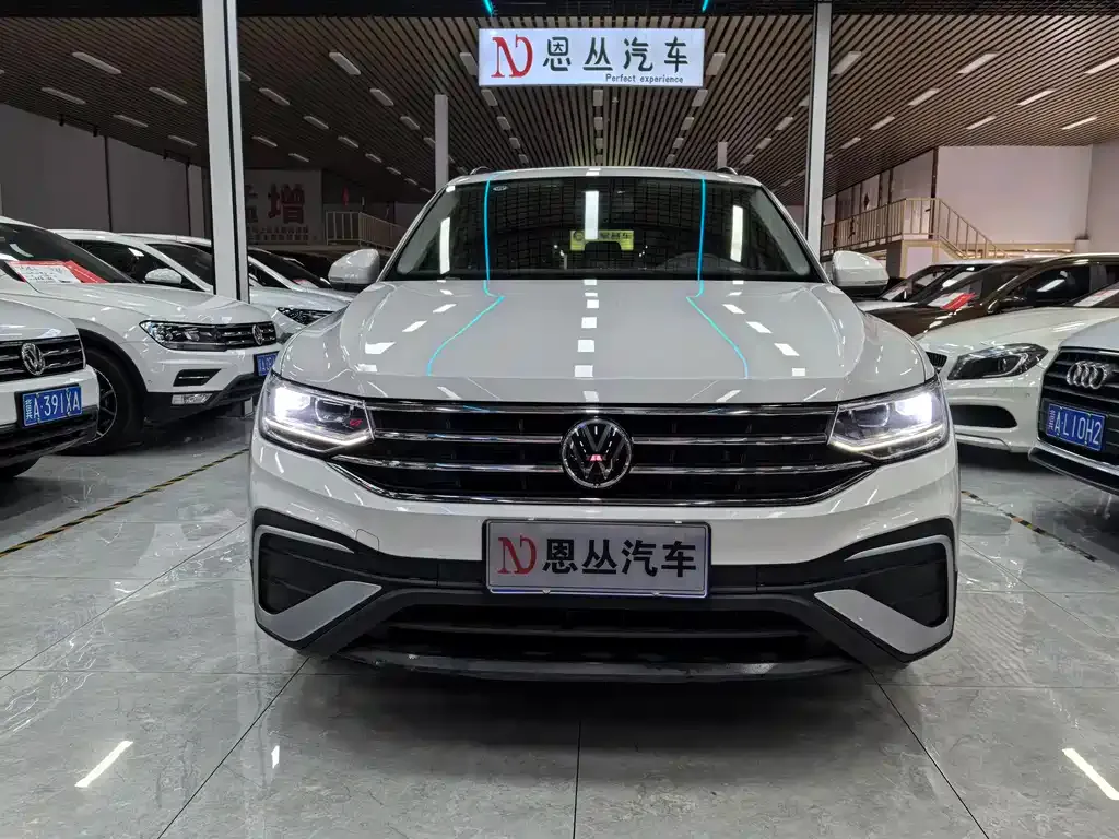 Volkswagen Tiguan L — фото 5