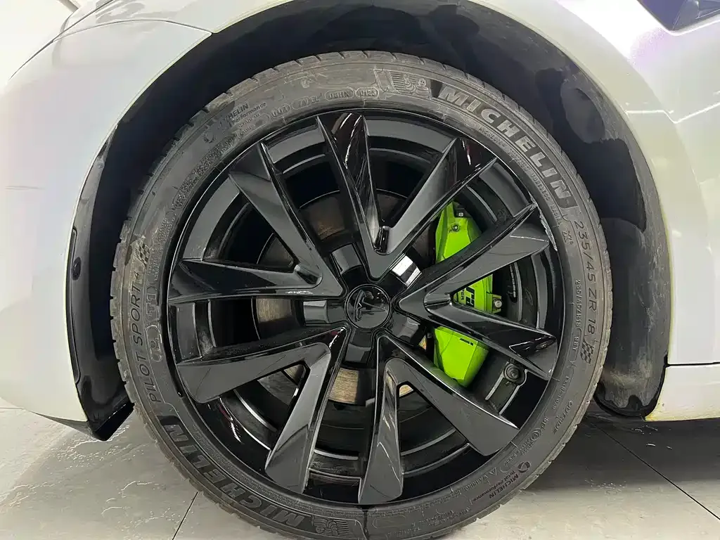 Tesla Model 3 — фото 10