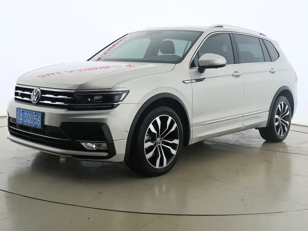 Volkswagen Tiguan L — фото 1