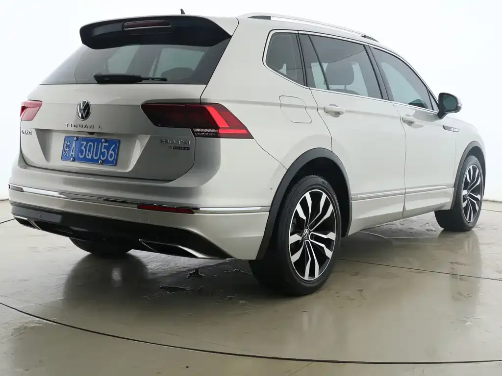 Volkswagen Tiguan L — фото 6