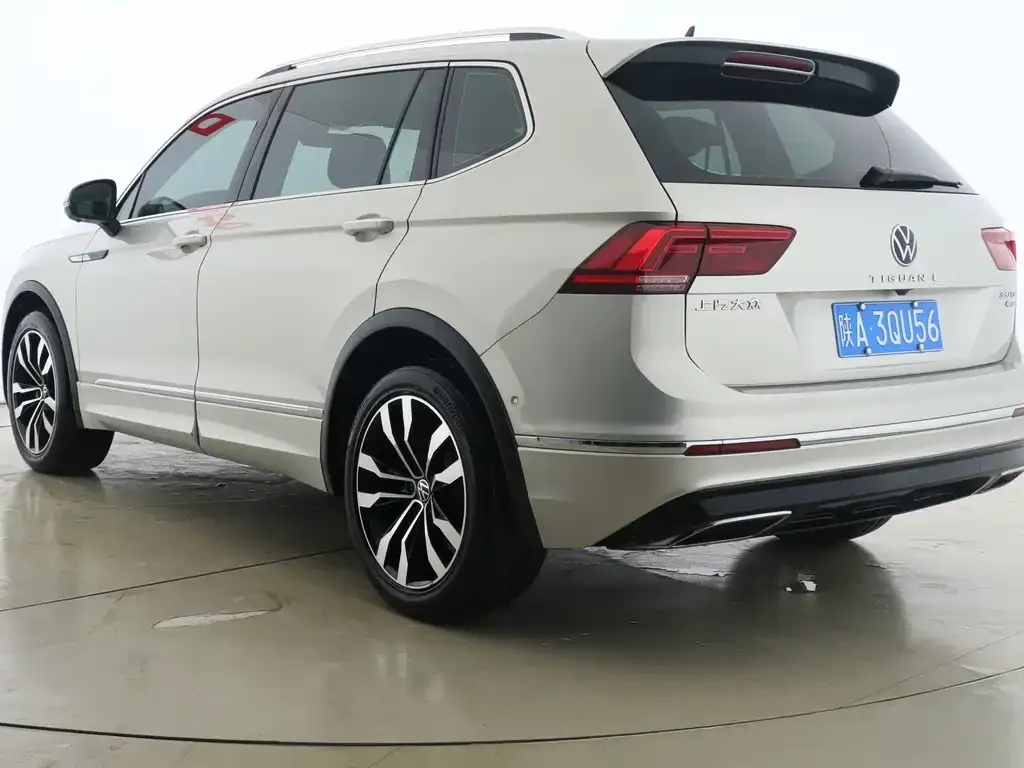 Volkswagen Tiguan L — фото 10