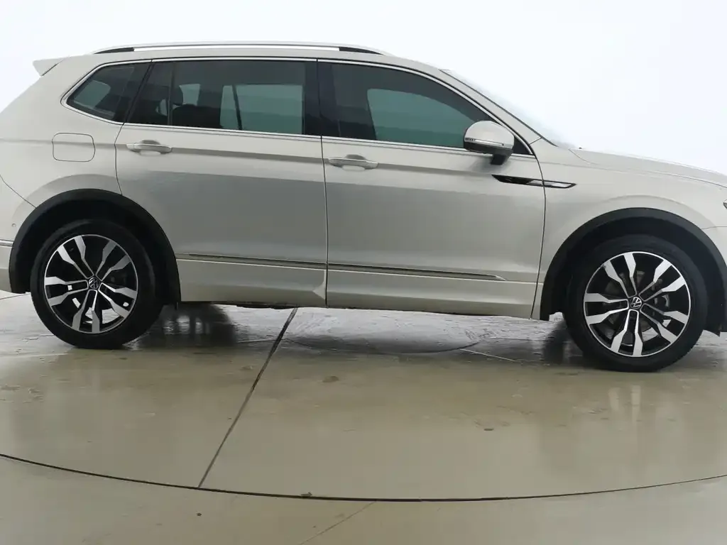 Volkswagen Tiguan L — фото 2