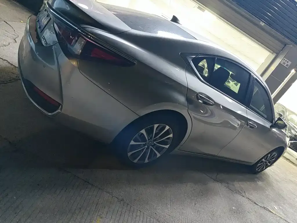 Lexus ES — фото 4