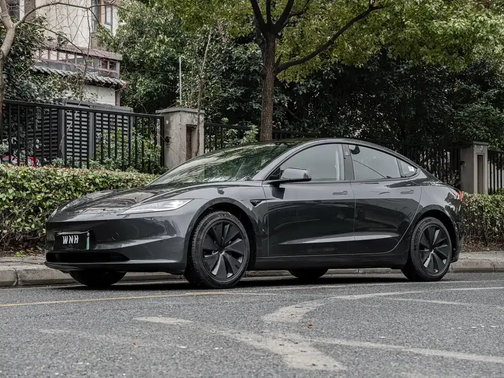 Tesla Model 3 — фото 1