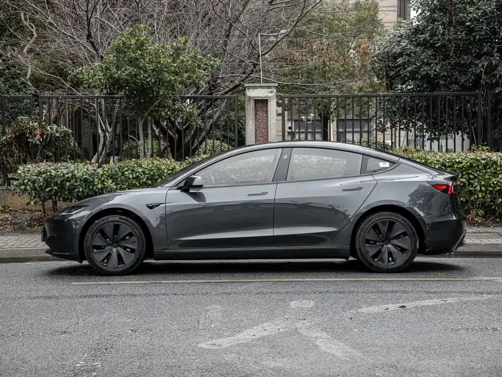 Tesla Model 3 — фото 7