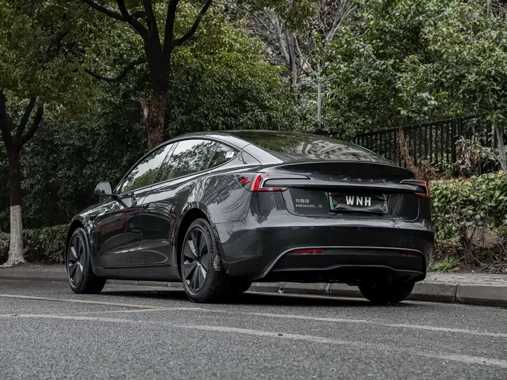 Tesla Model 3 — фото 10