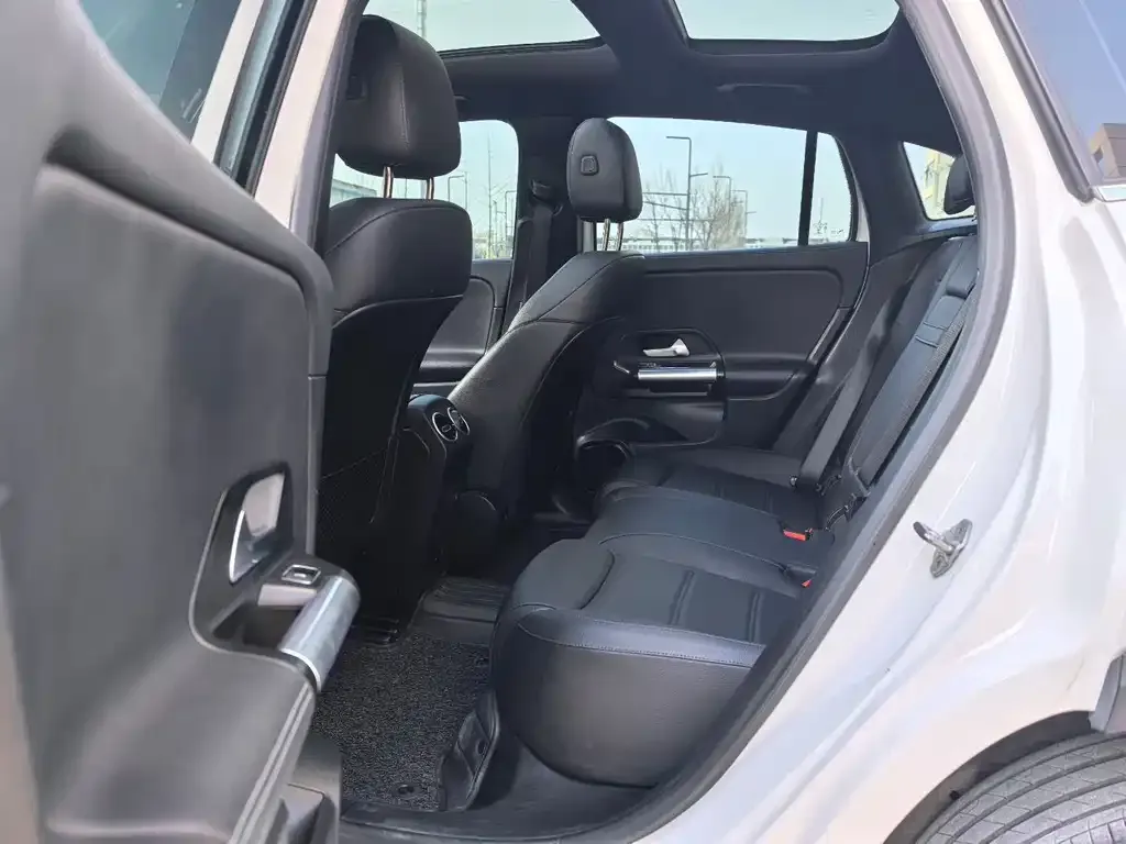 Mercedes-Benz EQA — фото 2
