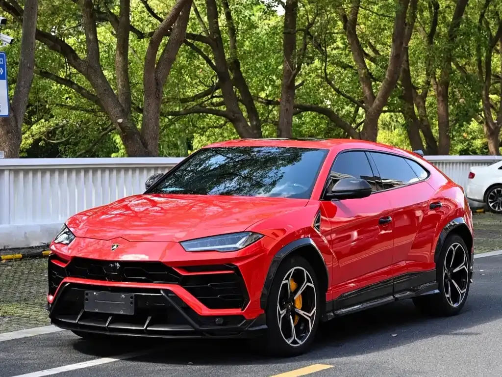 Lamborghini Urus — фото 1
