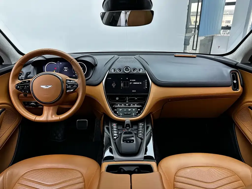Aston Martin DBX — фото 5
