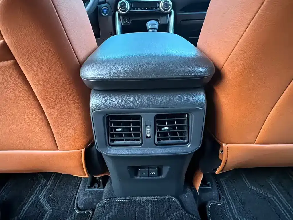 Toyota RAV4 — фото 2