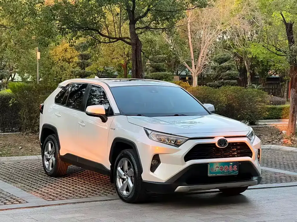 Toyota RAV4 — фото 9