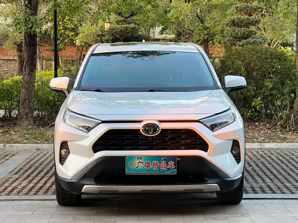 Toyota RAV4 — фото 7