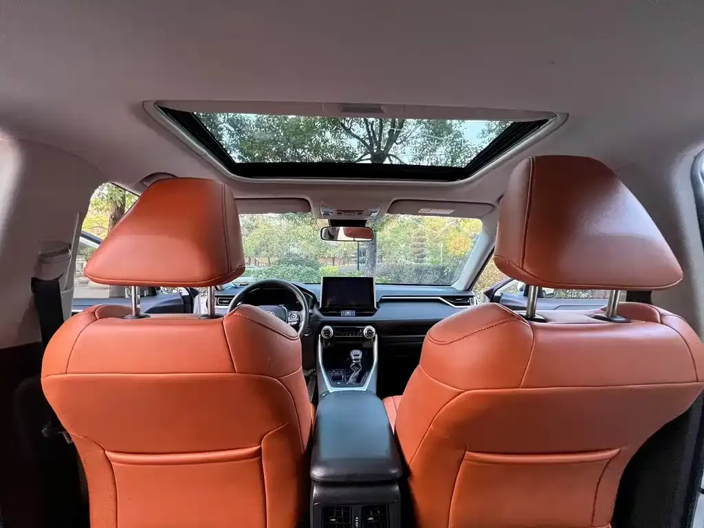 Toyota RAV4 — фото 4