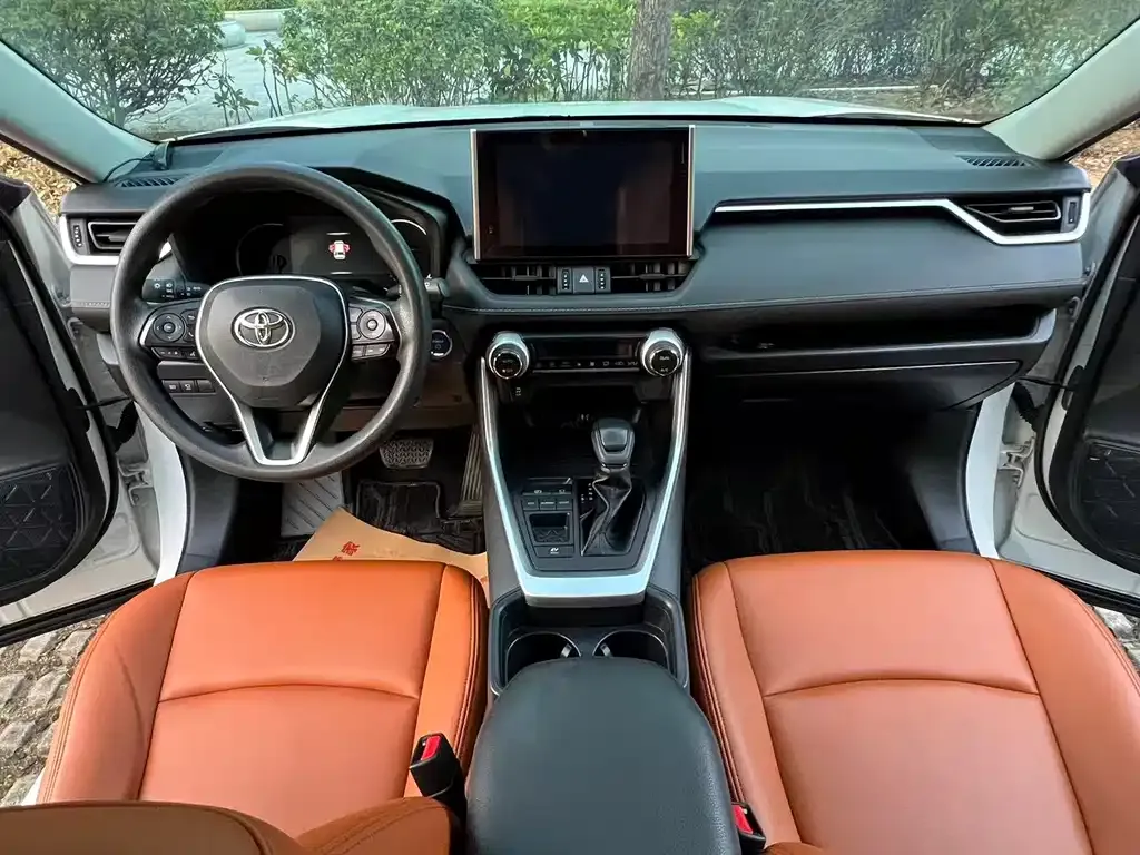 Toyota RAV4 — фото 3