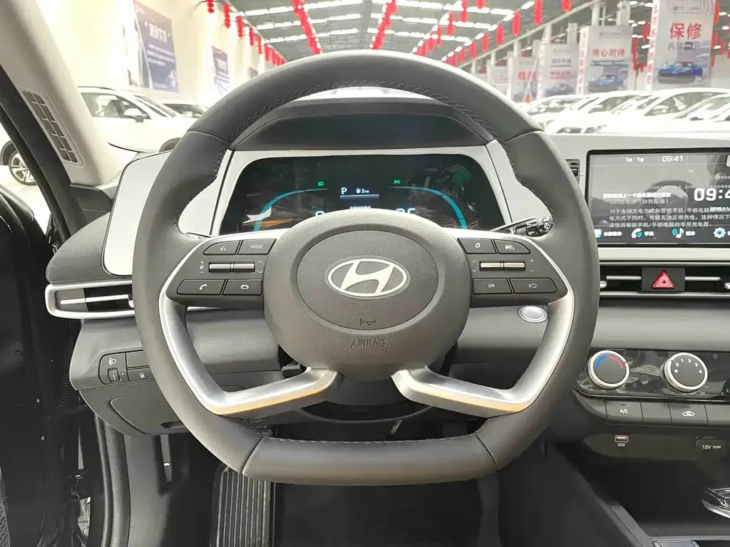 Hyundai Elantra — фото 4