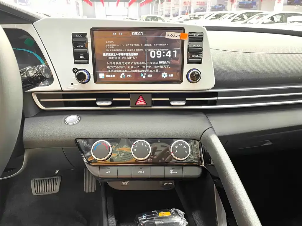 Hyundai Elantra — фото 3