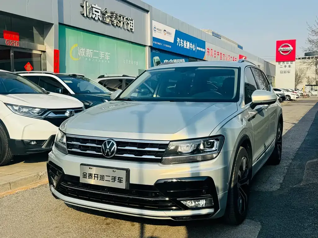Volkswagen Tiguan L — фото 1