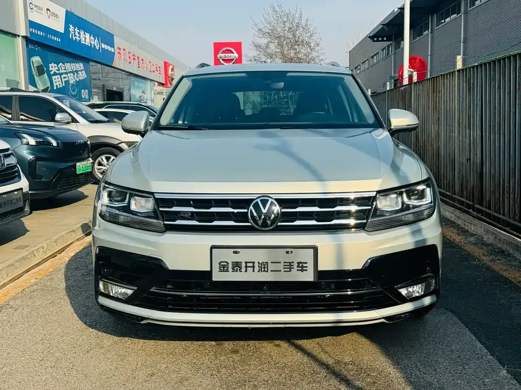 Volkswagen Tiguan L — фото 9