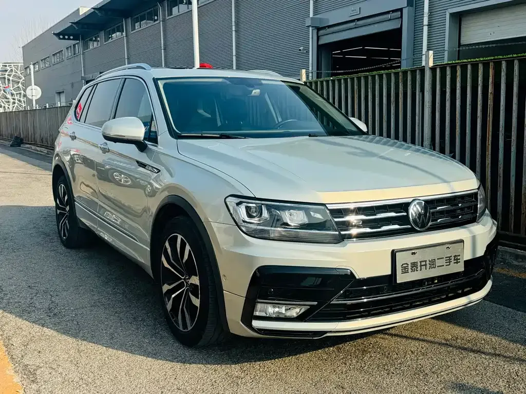 Volkswagen Tiguan L — фото 10