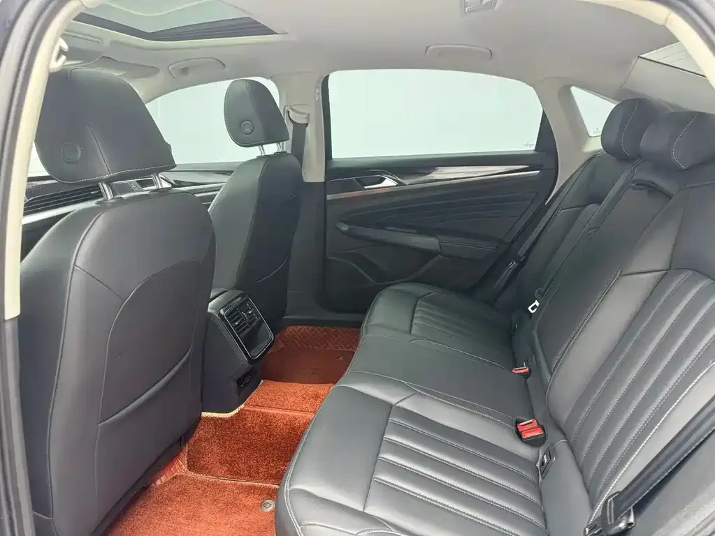 Volkswagen Passat — фото 10