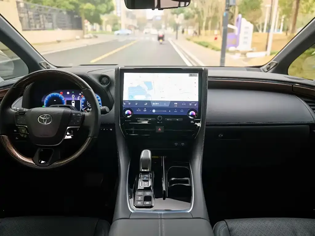 Toyota Alphard — фото 5