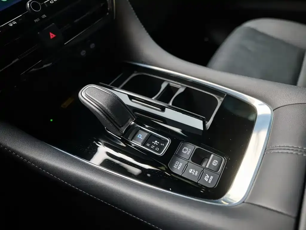 Toyota Alphard — фото 7