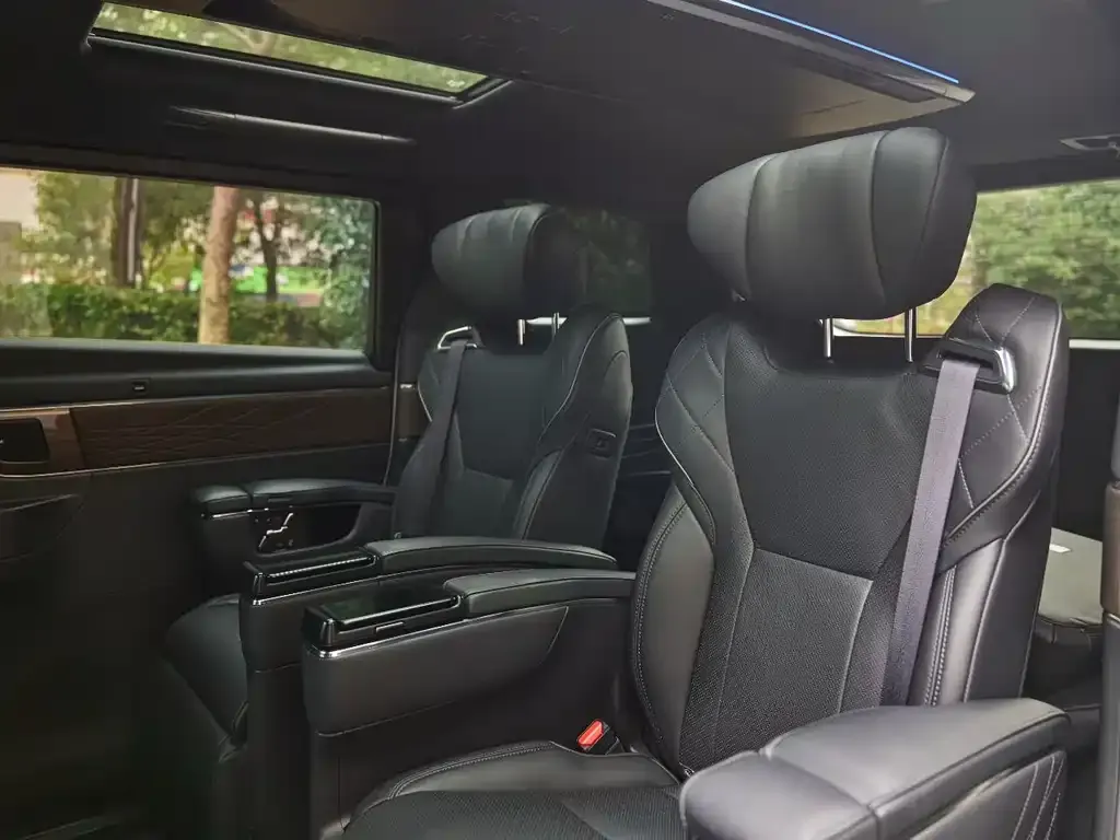 Toyota Alphard — фото 4