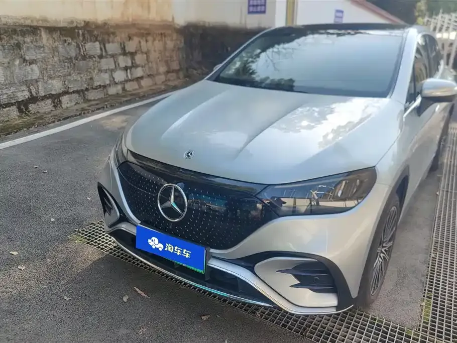 Mercedes-Benz EQE SUV — фото 1