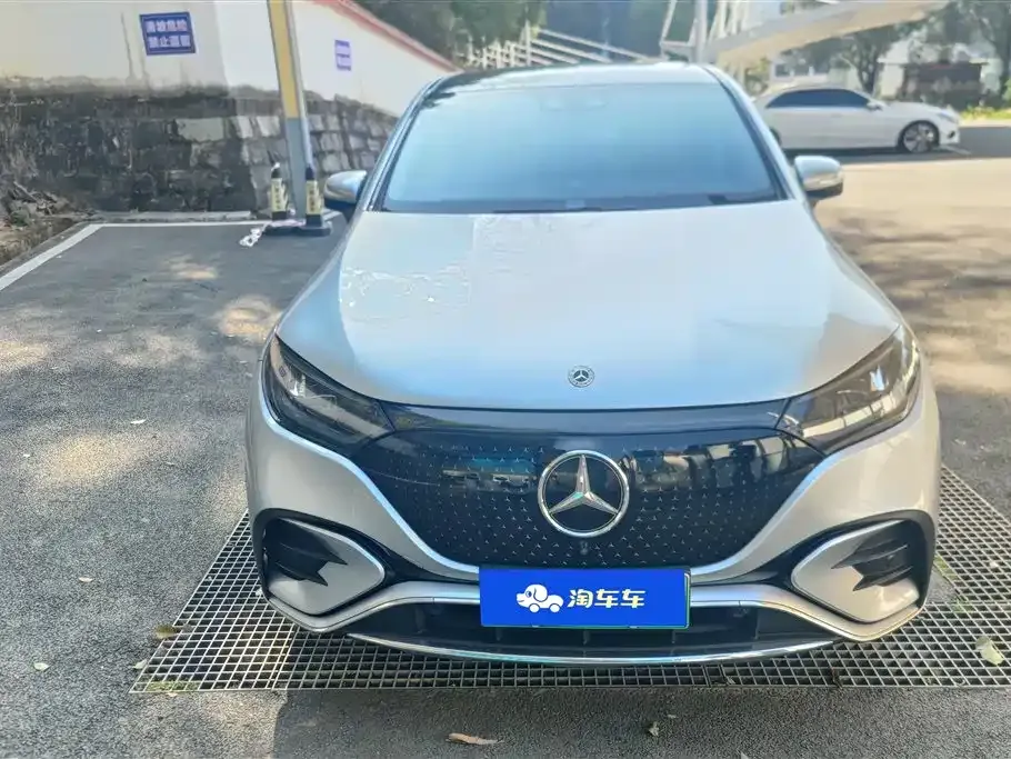 Mercedes-Benz EQE SUV — фото 10
