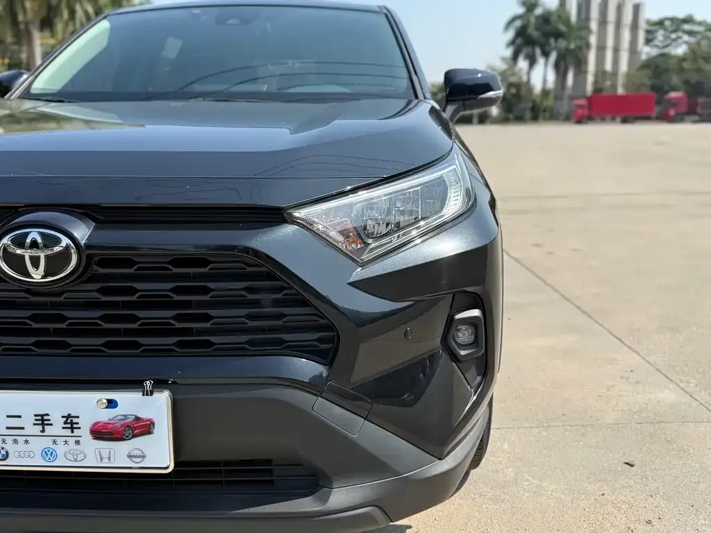 Toyota RAV4 — фото 3