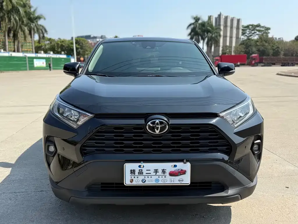 Toyota RAV4 — фото 2