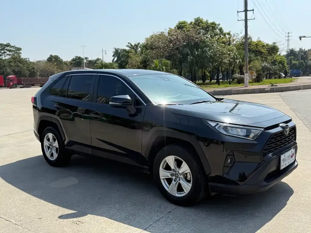 Toyota RAV4 — фото 6