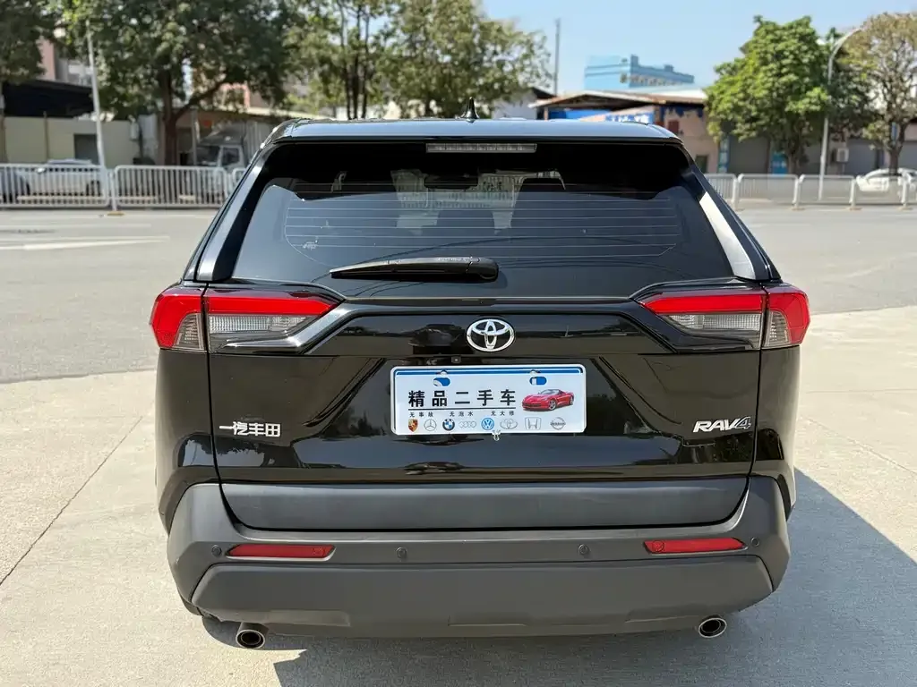 Toyota RAV4 — фото 4
