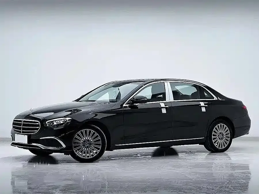 Mercedes-Benz E-Class — фото 1