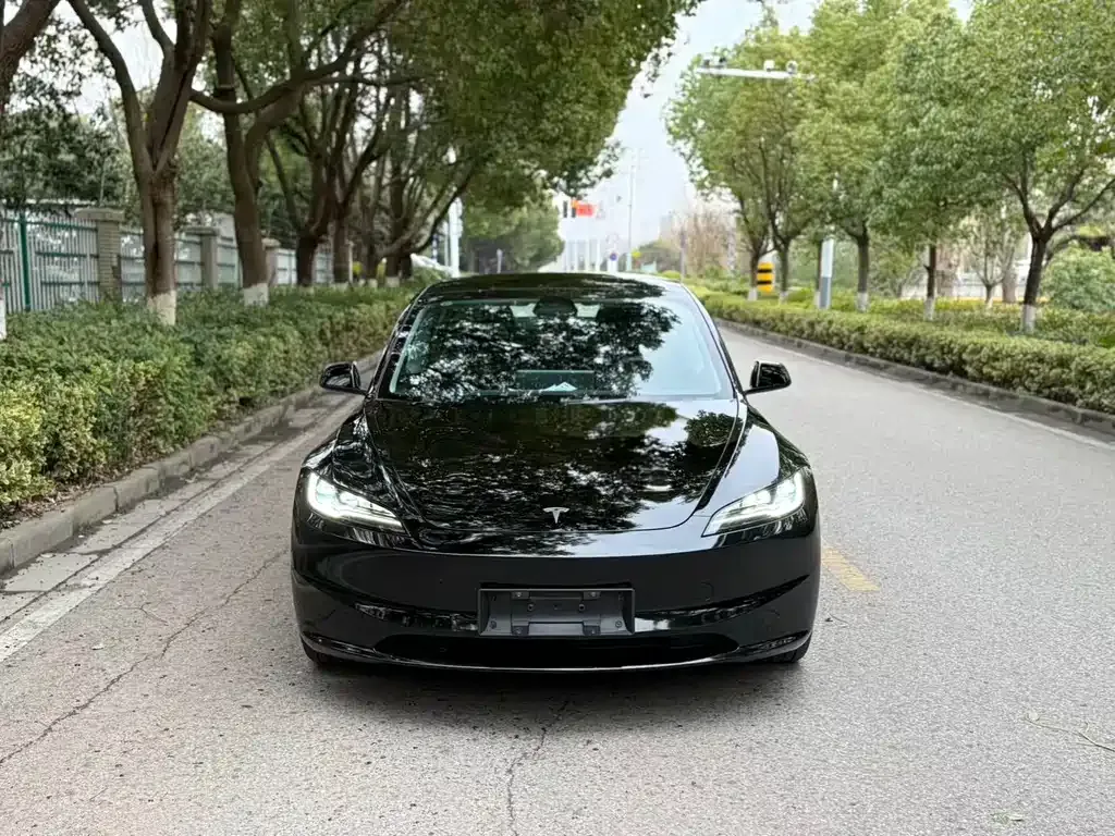 Tesla Model 3 — фото 5