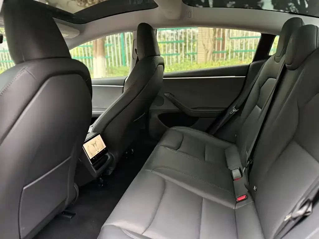 Tesla Model 3 — фото 4